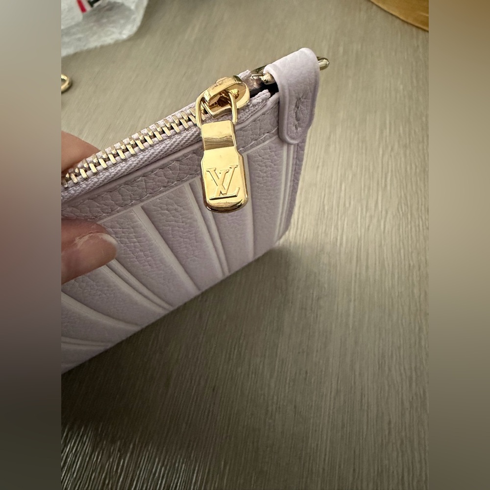 LV Neverfull BB Pouch in Misty Lilac - Picture 3 of 5